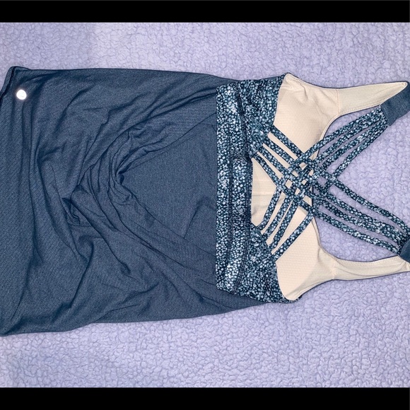 Lululemon Top With Built in Sports Bra. - Picture 5 of 6